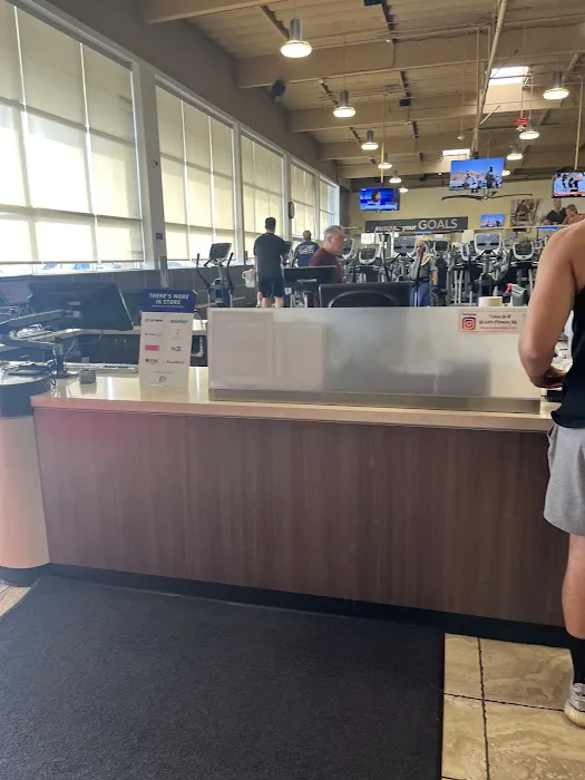 24 Hour Fitness Picture 3