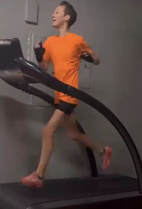 Crowned Boxing Picture 6