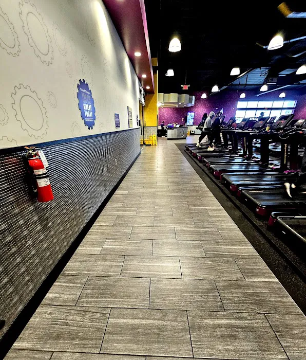 Planet Fitness Picture 9