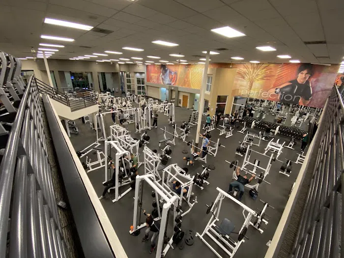 LA Fitness Picture 7