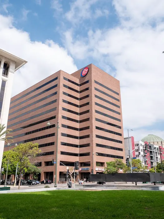 24 Hour Fitness Picture 4