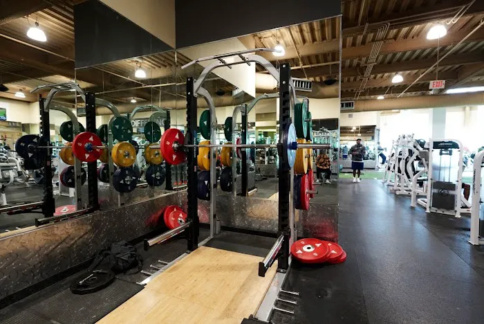 24 Hour Fitness Picture 3