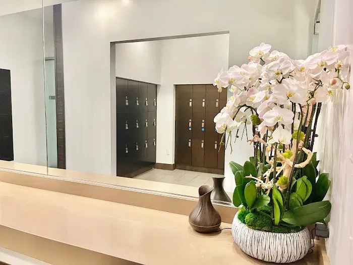 Hot 8 Yoga Picture 9