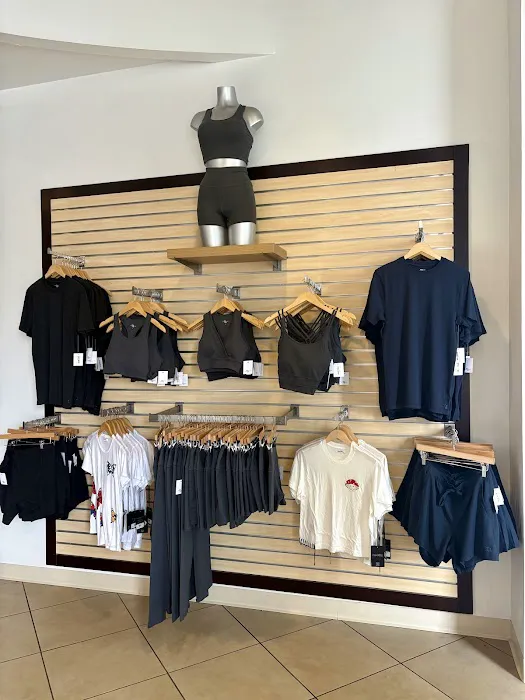 Hot 8 Yoga Picture 3