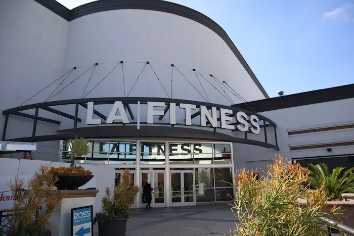 LA Fitness Picture 7
