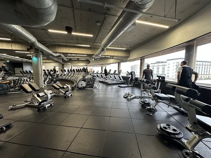 Gold's Gym Glendale Picture 1