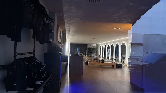 Curv'd Studio Picture 6