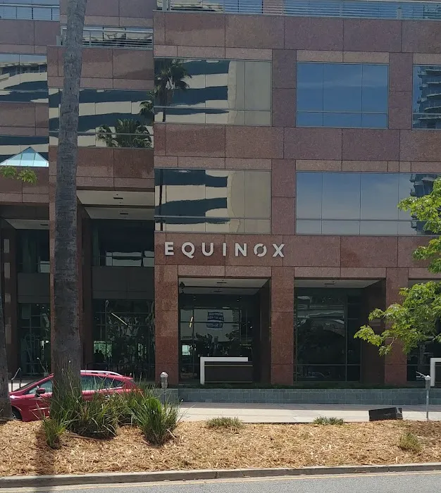 Equinox Miracle Mile Picture 4