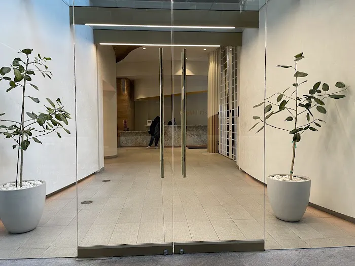 Equinox Miracle Mile Picture 2