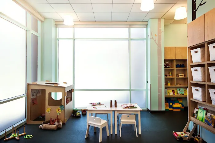 Equinox Miracle Mile Picture 8