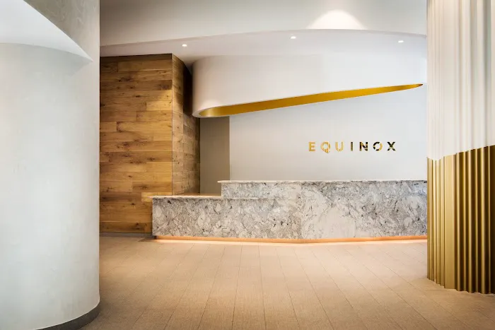 Equinox Miracle Mile Picture 5