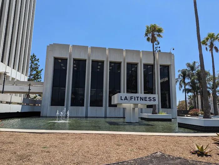 LA Fitness Picture 9