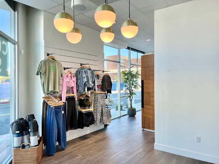 Hot 8 Yoga Picture 7