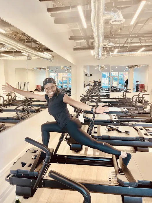 Hot 8 Yoga Picture 8