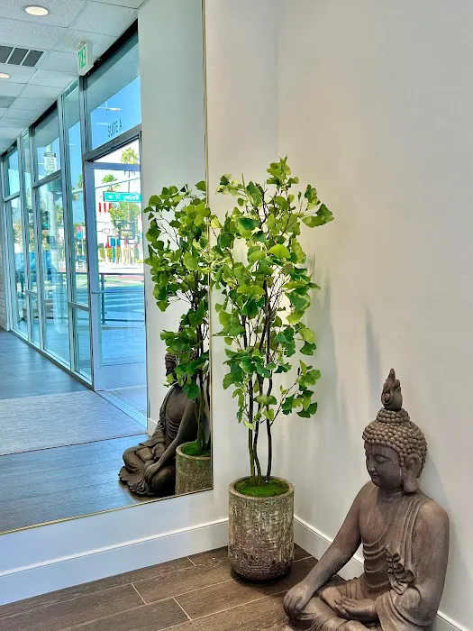 Hot 8 Yoga Picture 10