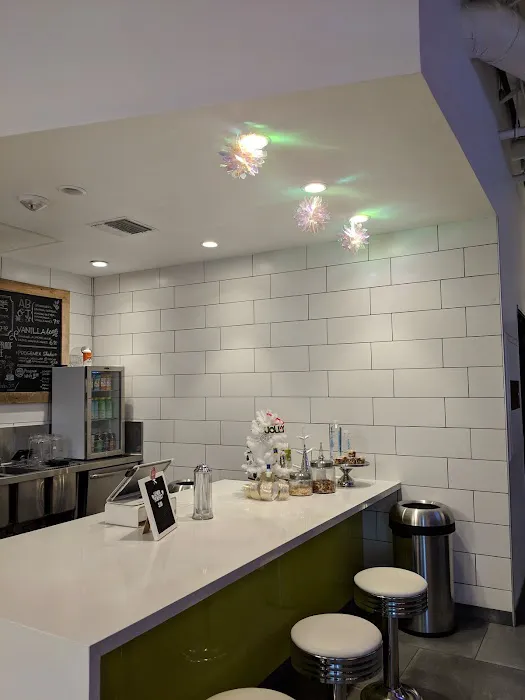 Studeo Beverly Hills Picture 4