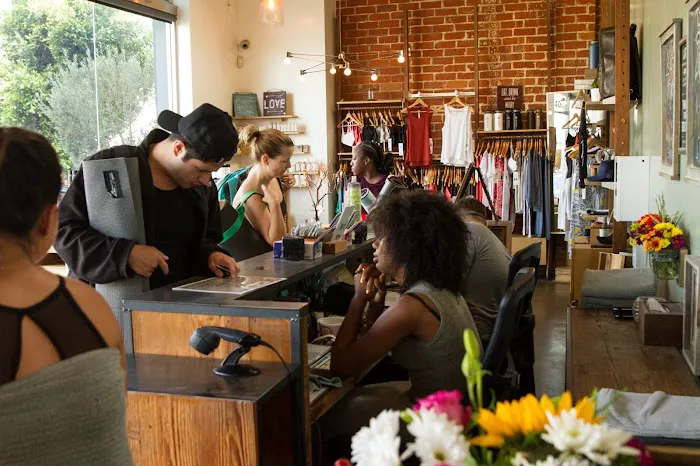 Modo Yoga LA Picture 8