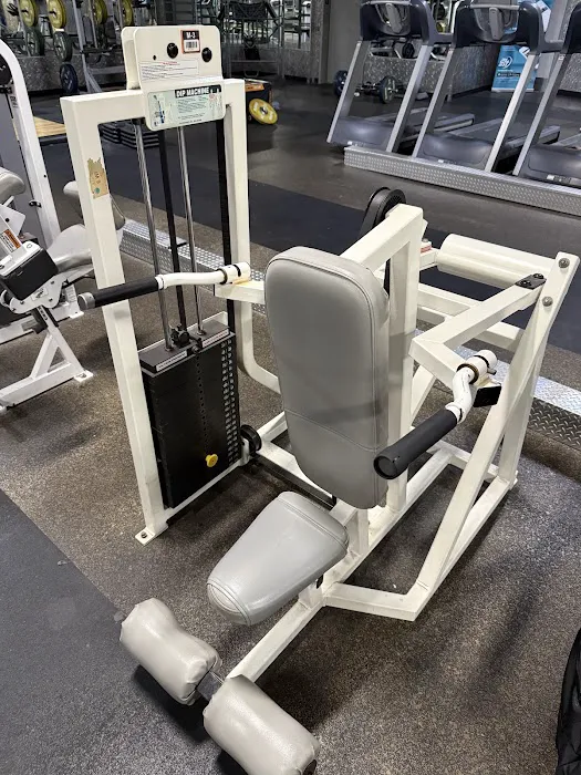 24 Hour Fitness Picture 4