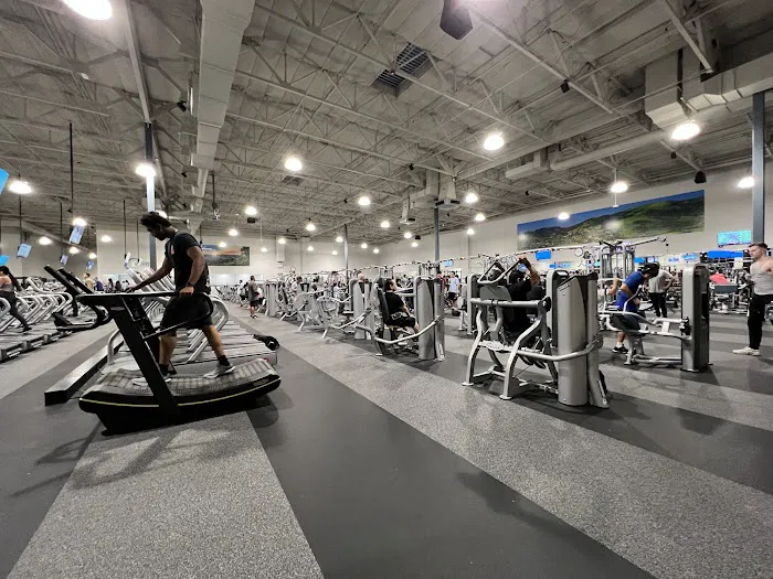 24 Hour Fitness Picture 2