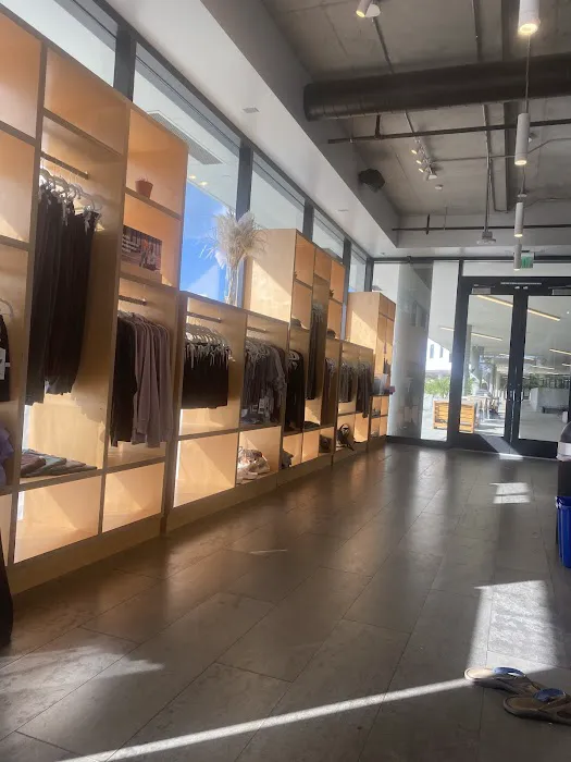 Sweat Yoga Playa Vista Picture 8