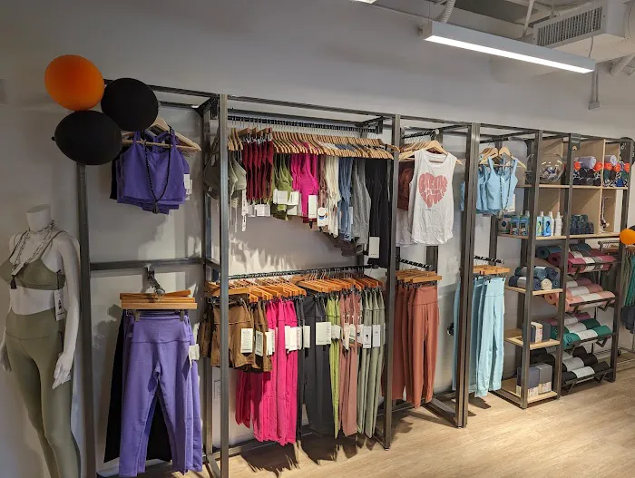 CorePower Yoga - Beverly Grove Picture 2