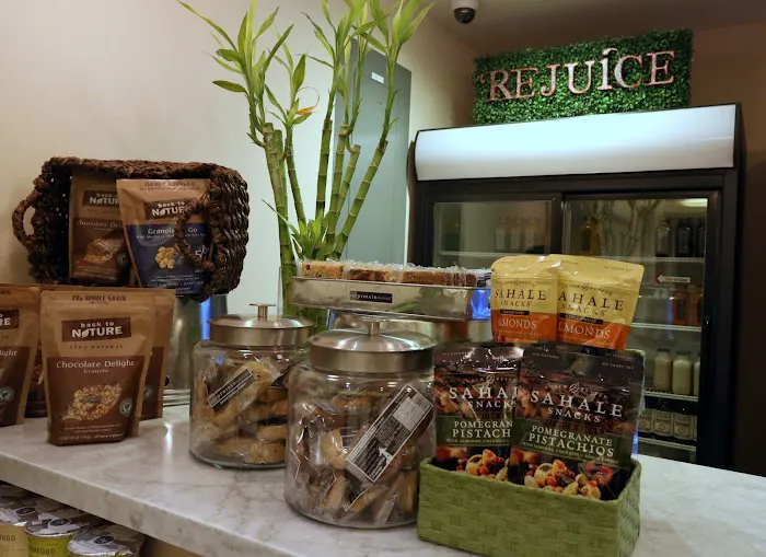 Hot 8 Yoga Picture 4