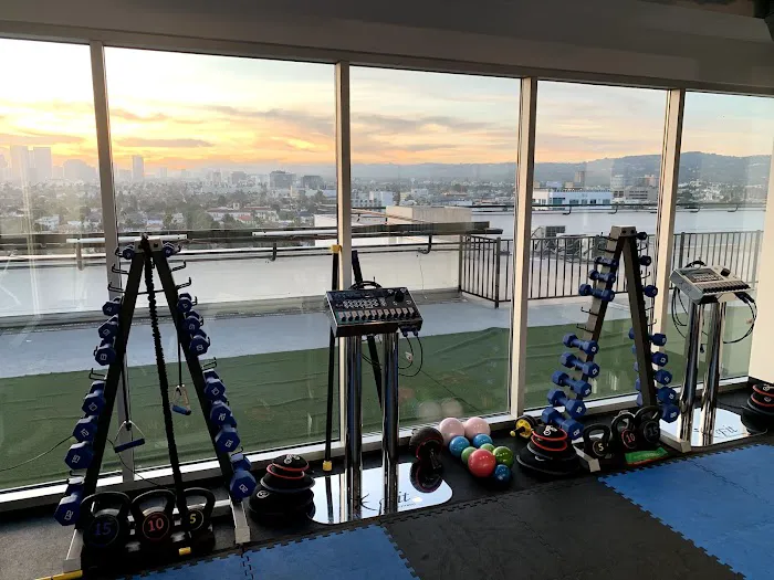 Element Fitness - Gym Beverly Hills Picture 8