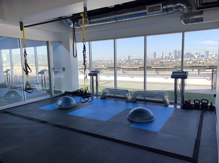 Element Fitness - Gym Beverly Hills Picture 7
