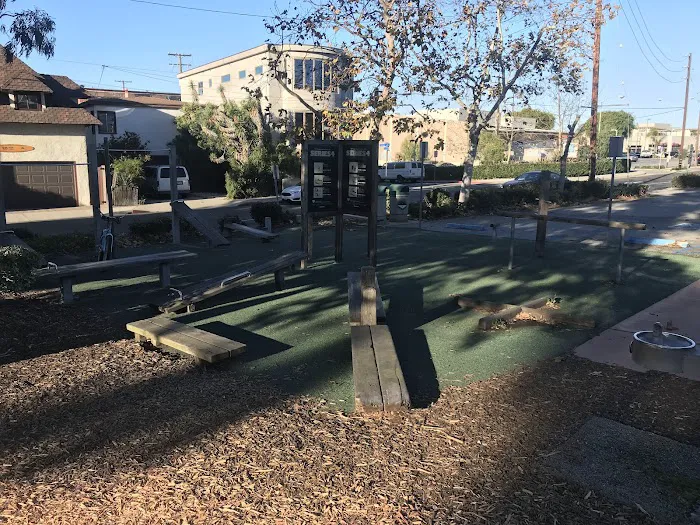 Outdoor Fitness Station Picture 1