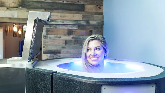 Cryo Recovery Lounge Picture 7