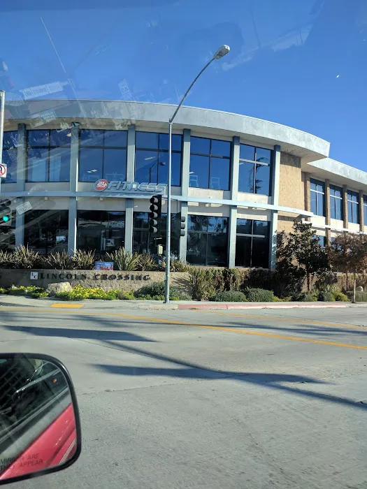 24 Hour Fitness Picture 4