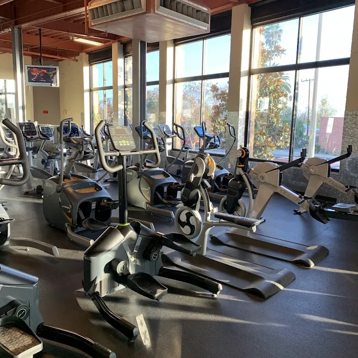 24 Hour Fitness Picture 9