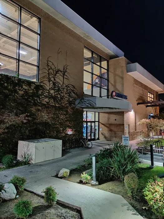 24 Hour Fitness Picture 10