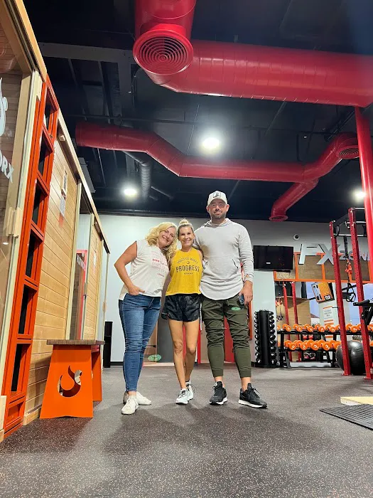 HOTWORX - Costa Mesa, CA - Costa Mesa Courtyards Picture 2