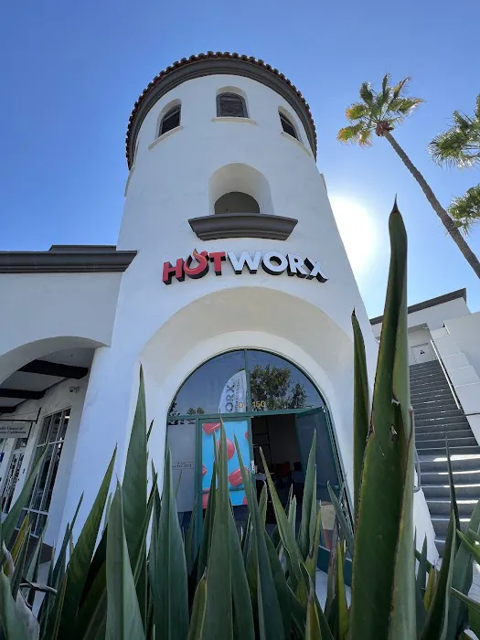 HOTWORX - Costa Mesa, CA - Costa Mesa Courtyards Picture 4