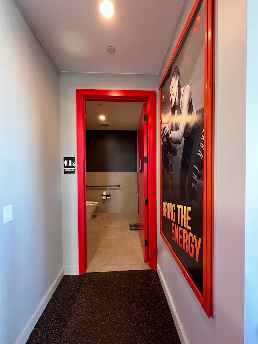 HOTWORX - Costa Mesa, CA - Costa Mesa Courtyards Picture 3