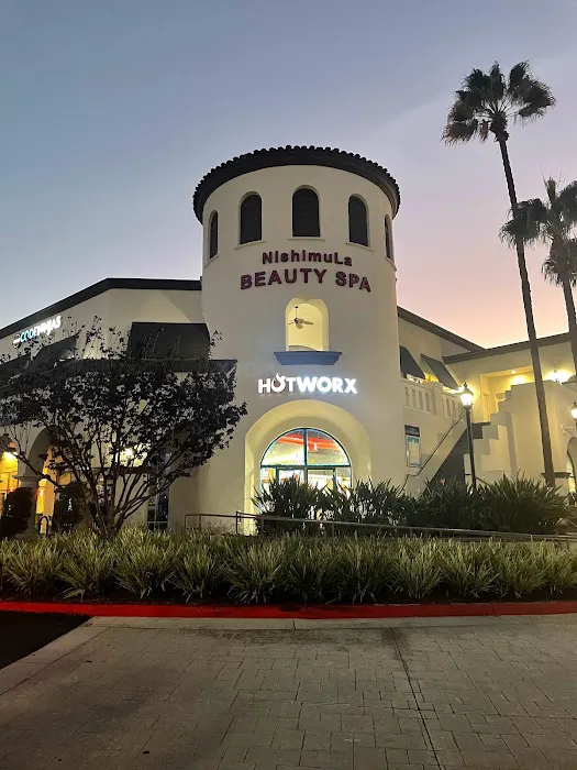 HOTWORX - Costa Mesa, CA - Costa Mesa Courtyards Picture 6