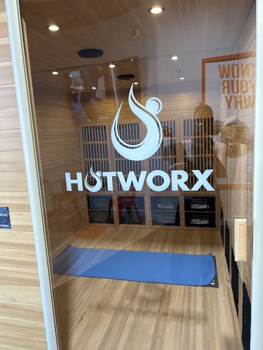 HOTWORX - Costa Mesa, CA - Costa Mesa Courtyards Picture 7