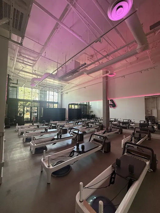 AVENIR-HOLLYWOOD Picture 3