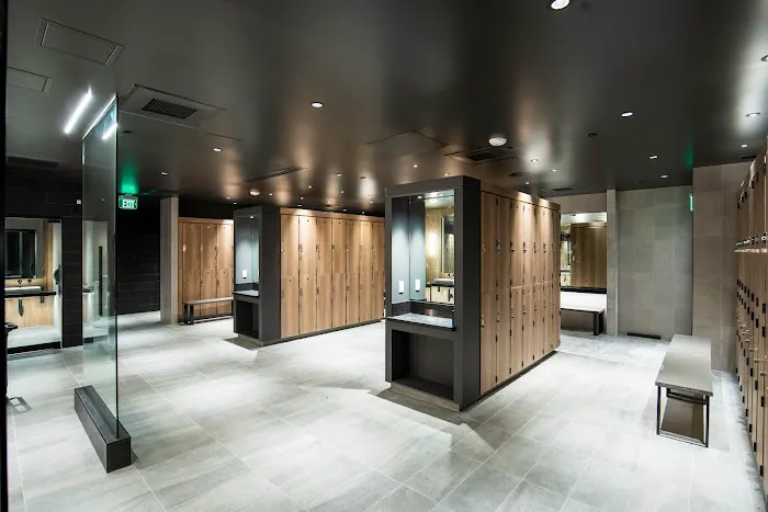 Gold's Gym Beverly Center Picture 6