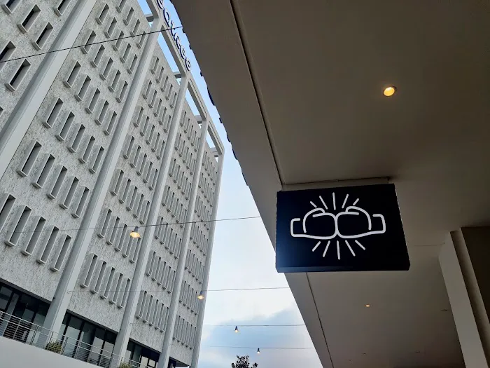 BoxUnion Robertson Picture 4