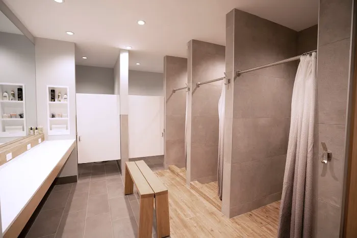 BoxUnion Robertson Picture 3