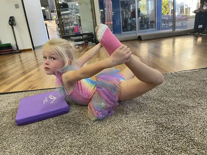 Kid's Rhythmic Gymnastics , stretching for kids Picture 1