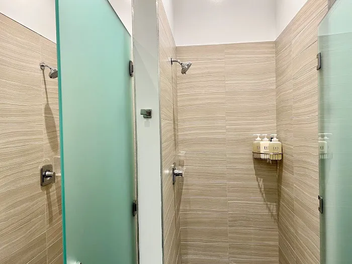 Hot 8 Yoga Picture 3