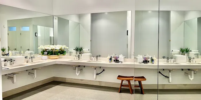 Hot 8 Yoga Picture 4