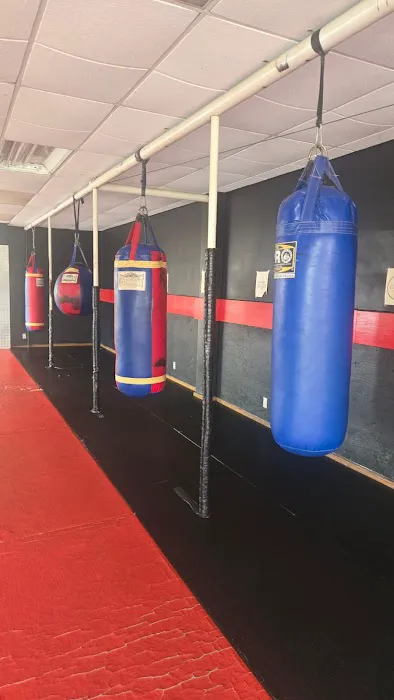 Boxing on the Boulevard Picture 1