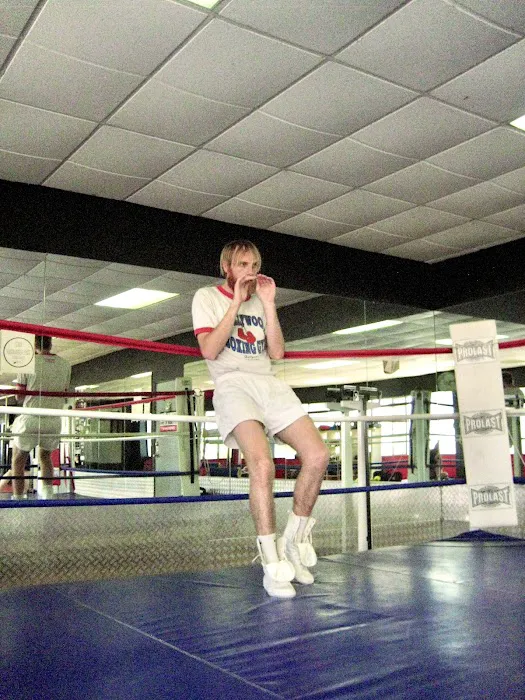 Boxing on the Boulevard Picture 4