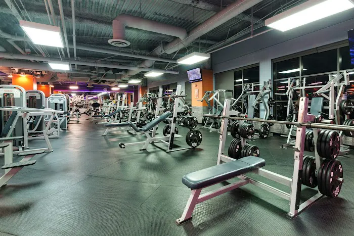 Crunch Fitness - West Hollywood Picture 3