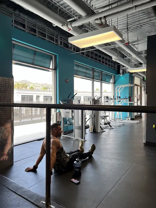 Crunch Fitness - West Hollywood Picture 7