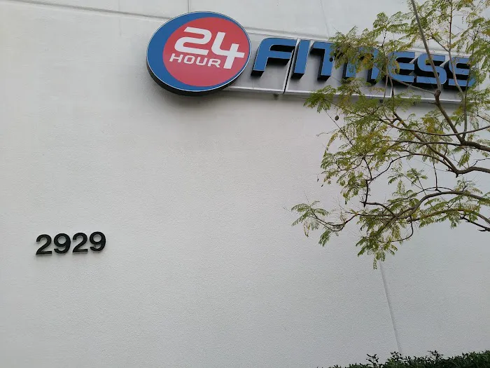 24 Hour Fitness Picture 4